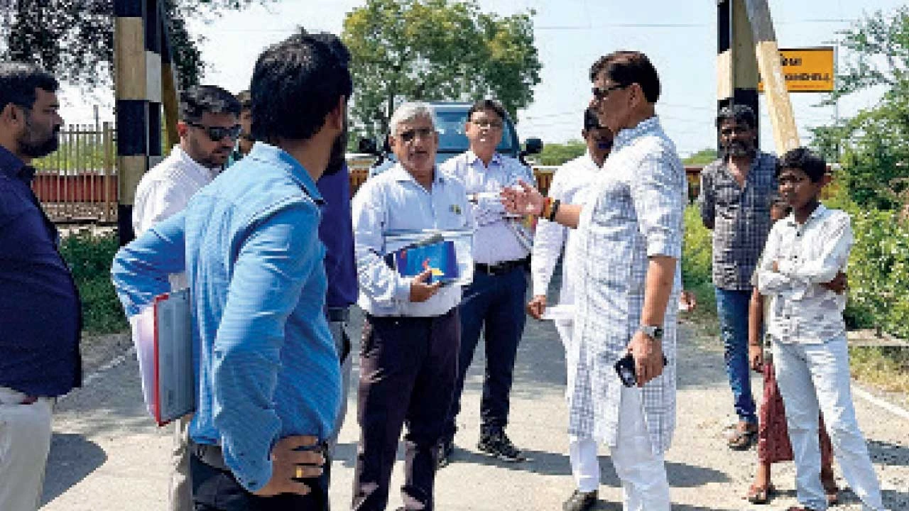Vadodara: ડભોઇ ધારાસભ્ય શૈલેષ મહેતાએ કુંઢેલા રેલવે અંડરપાસની કામગીરીની સમીક્ષા કરી