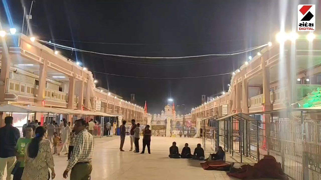 Navratri 2026: Ambaji Temple Illuminated Ahead of Navratri; Devotees Groove to Garba in Chachar Chowk