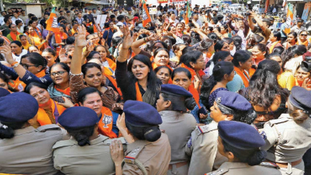 અમદાવાદ: કોંગ્રેસ સાંસદ પર જાતીય સતામણીના આરોપો મુદ્દે ભાજપ મહિલા મોરચાનું વિરોધ પ્રદર્શન