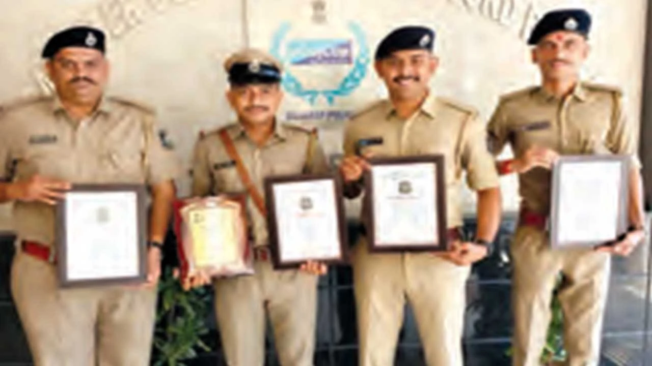 નવસારી LCBના PSI એમ.બી. ગામીત અને ટીમને 'E-COP ઓફ ધ મંથ' એવોર્ડ મળ્યો