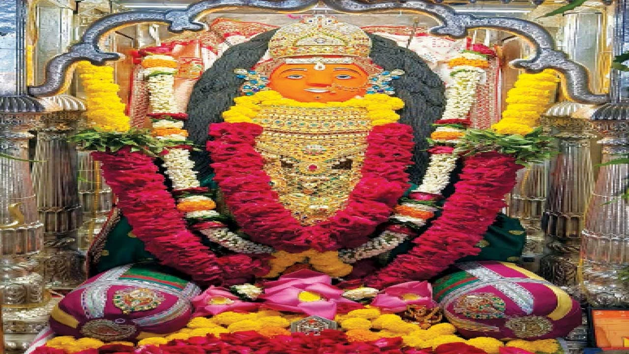 ડભોઈના ગઢભવાની મંદિરે નવરાત્રિ નિમિત્તે ભક્તોની ભારે ભીડ