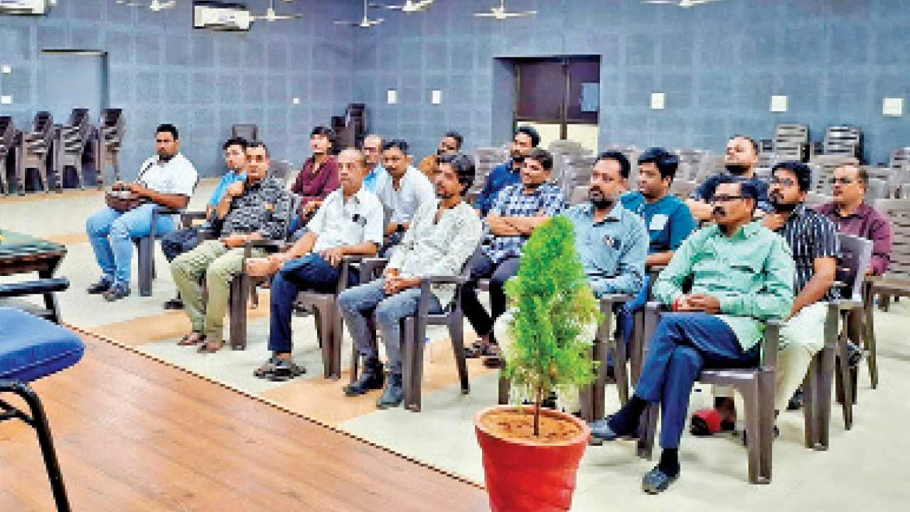 ગોધરામાં નવરાત્રી-દિવાળી પહેલા બેંક, જ્વેલર્સ અને આંગડિયા પેઢીઓ સાથે સુરક્ષા બેઠક
