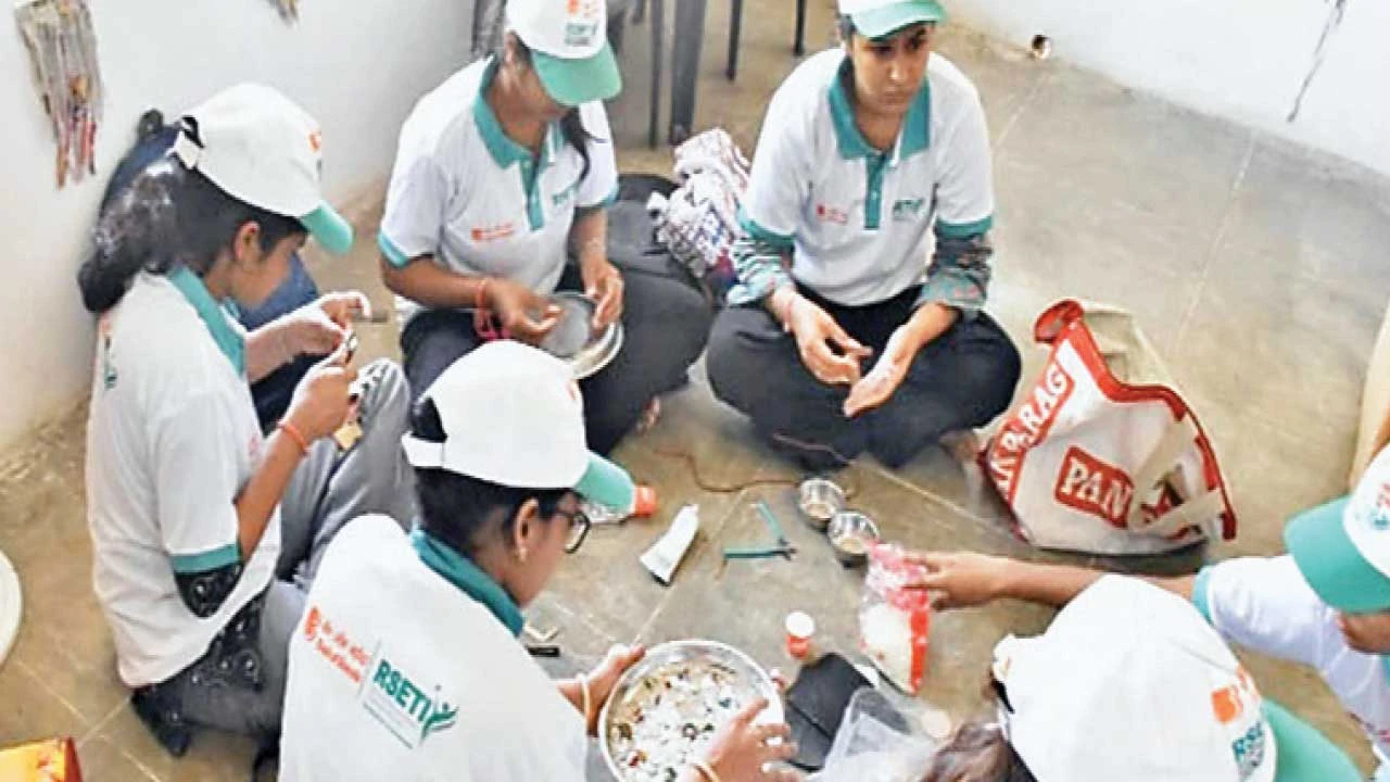 Aravlli : નિઃશુલ્ક સ્વરોજગાર તાલીમ કાર્યક્રમનું આયોજન કરાયું