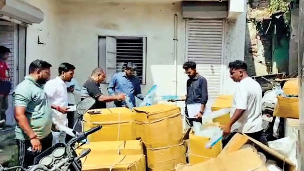 હિંમતનગરમાં નગરપાલિકા દ્વારા 275 કિલો પ્રતિબંધિત પ્લાસ્ટિક જપ્ત