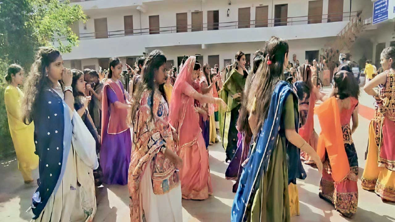 ધંધૂકામાં સમર્પણ ઈંગ્લીશ મીડીયમ સ્કૂલમાં નવરાત્રી મહોત્સવની ઉજવણી