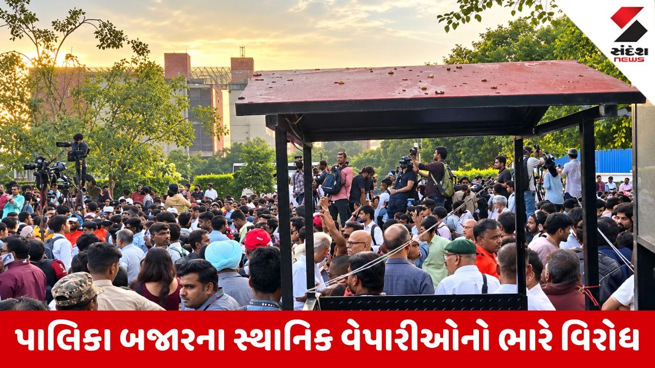 Delhi : કનોટ પ્લેસમાં તિરંગા માર્ચ વચ્ચે મુખ્ય ચૂંટણી કમિશનરના સમર્થનમાં વેપારીઓની જોરદાર નારેબાજી