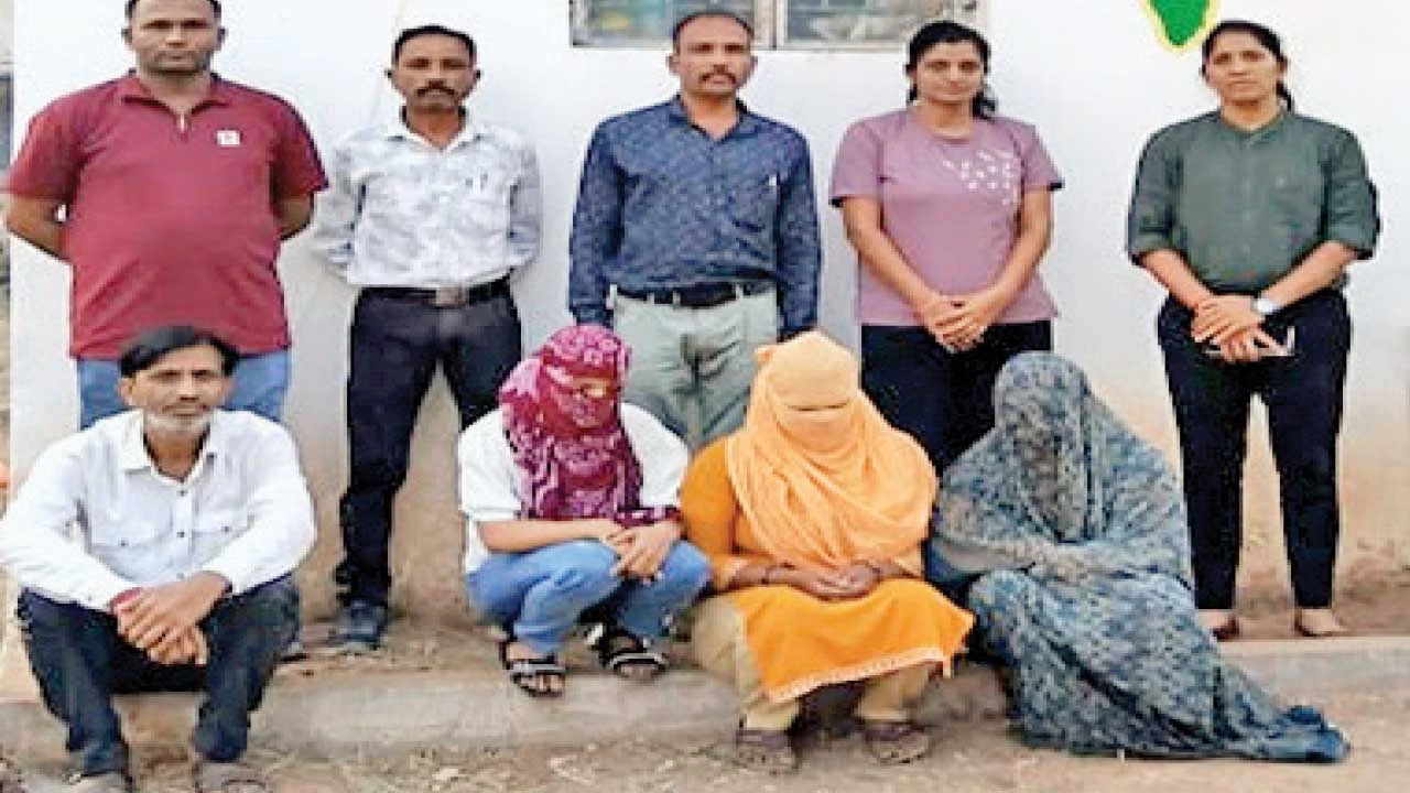 Himatnagar : કાટવાડ ચોકડી પાસે ગેસ્ટ હાઉસની આડમાં ચાલતું કુટણખાનું પકડાયું