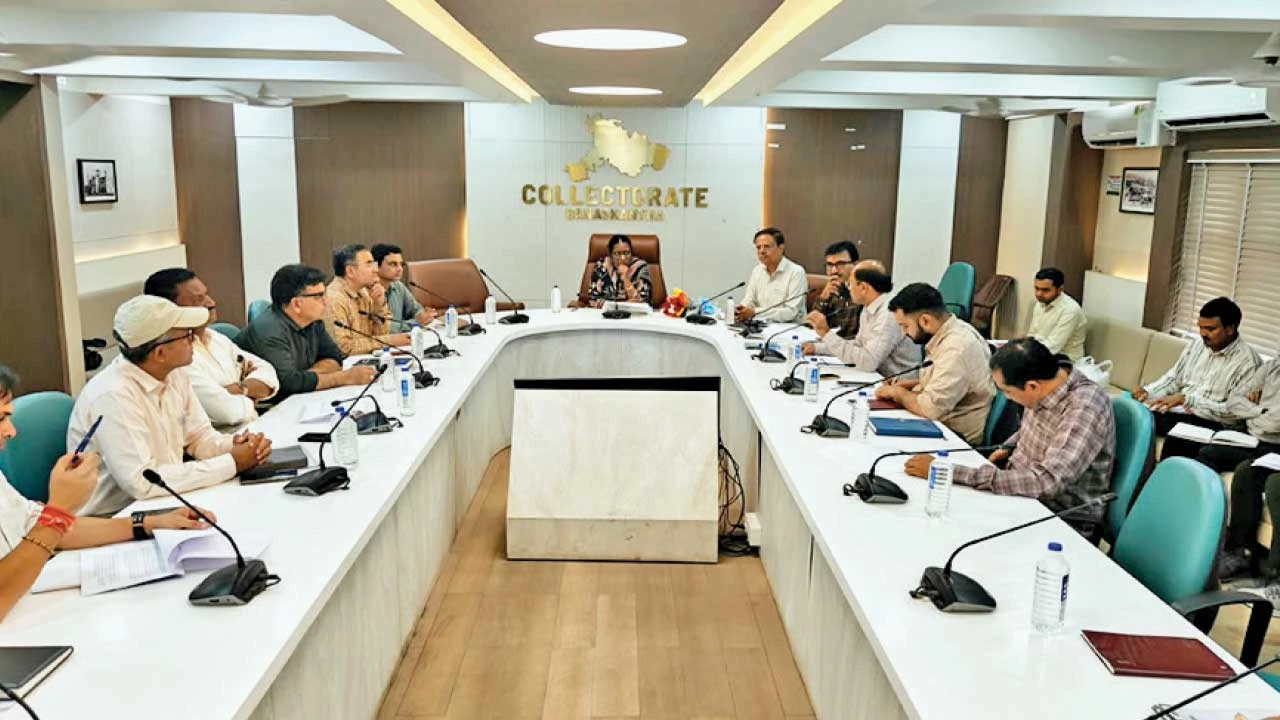Palanpur : બનાસકાંઠામાં વિવિધ સરકારી યોજનાઓની કામગીરીની સમીક્ષા