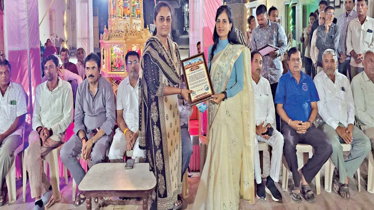 Kodinar : આલિદરની 18 દીકરીનું સન્માન કરી મંડળીએ બેટી બચાવો, બેટી પઢાવોનો સંદેશ સાર્થક કર્યો