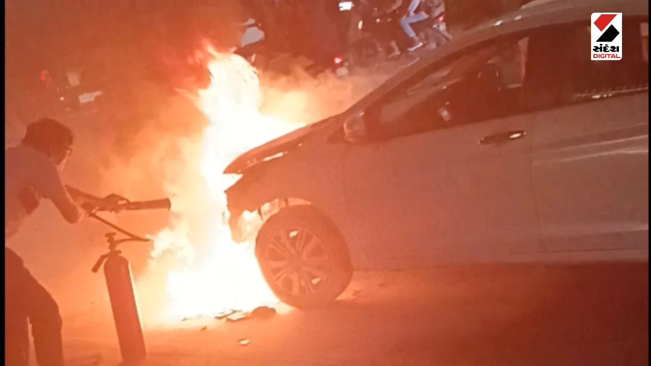 Surat News: Car Catches Fire Near Pal RTO in Surat: 3 Women Rescued by Locals
