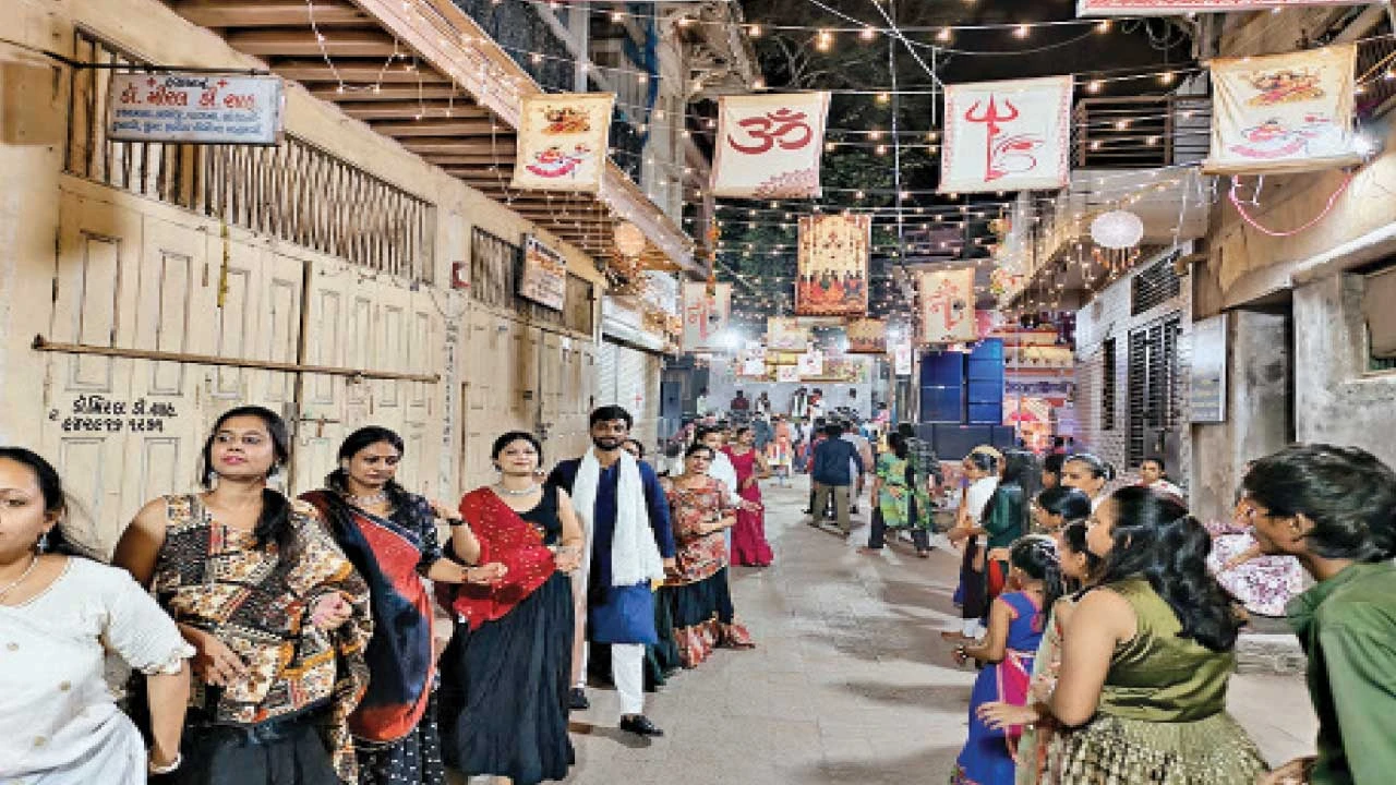 Balasinor : બાલાસિનોર શહેરમાં શેરી ગરબાની પરંપરા યથાવત