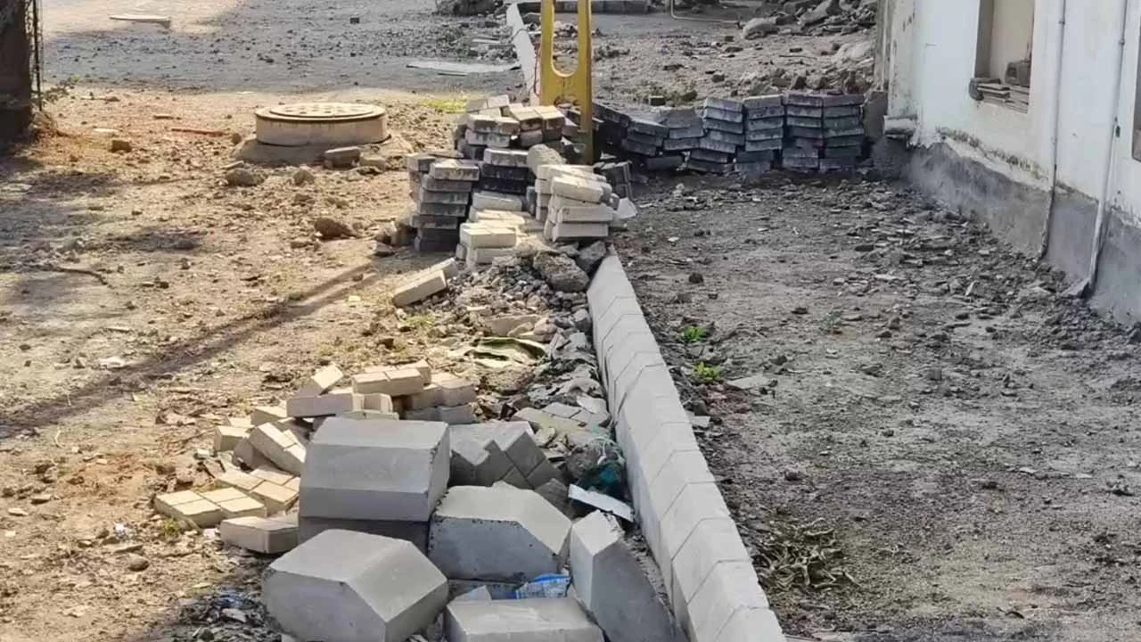 The plight of the iconic road in Surendranagar