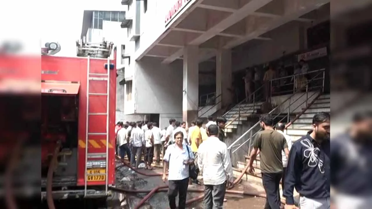 Fire in Surat's textile market