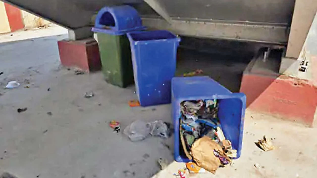 Himatnagar : હિંમતનગર રેલવે સ્ટેશન પર સફાઈનો અભાવ