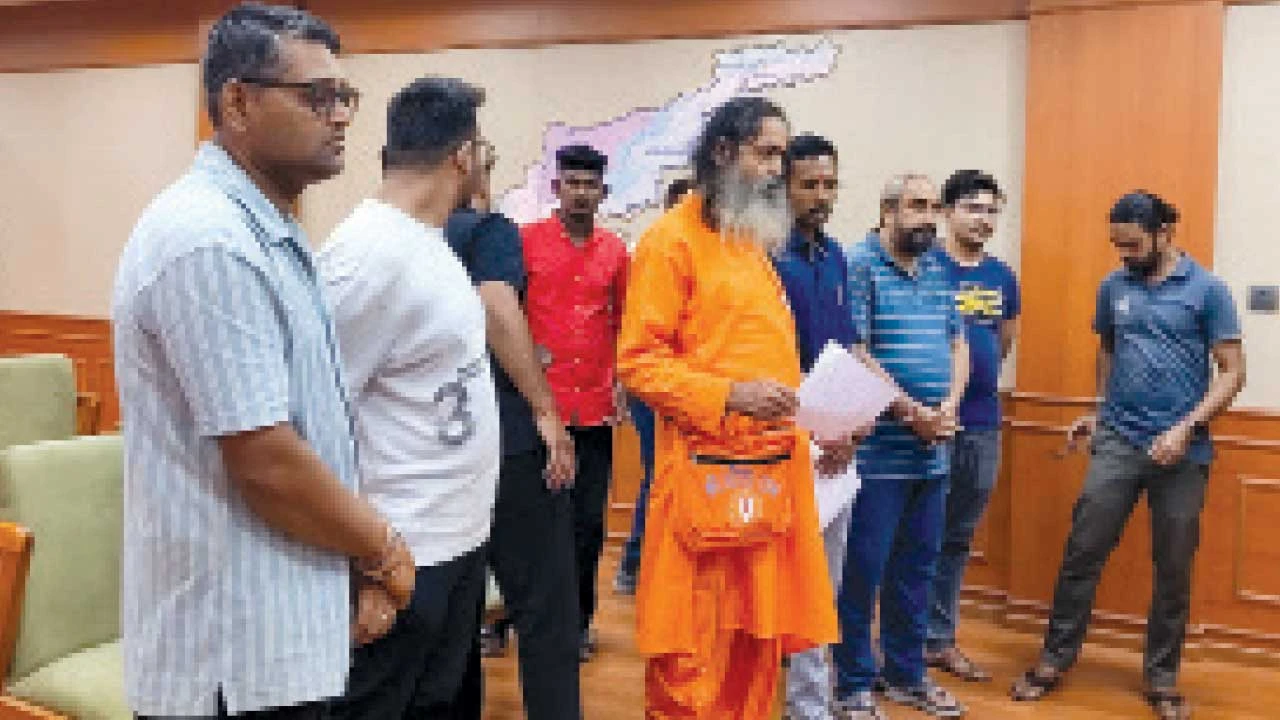Vyara : વ્યારામાં ગરબામાંથી પકડેલા વિધર્મીને છોડી મૂકવા મામલે કાર્યવાહીની માંગણી