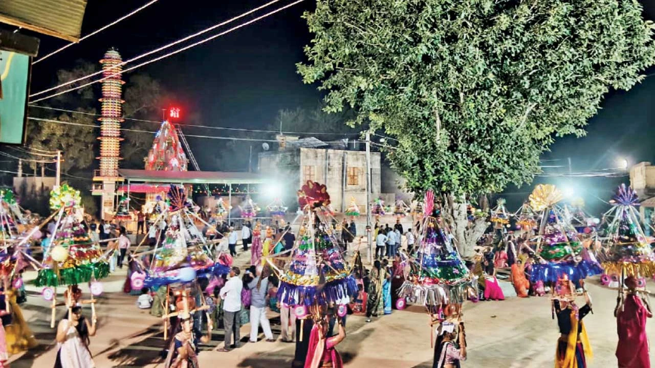 Chanasma : રણાસણ ગામે જોગણી માતાજીના ફુલોના અને માટીના ગરબા યોજાયા