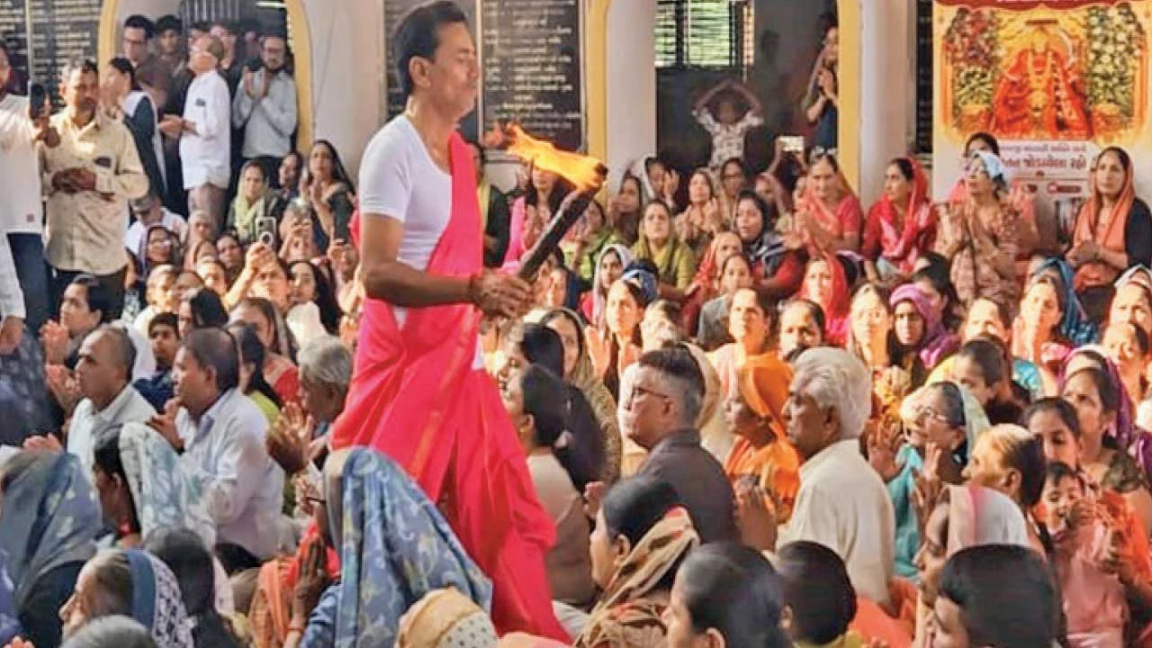 Mahesana : દેણપમાં હજારો ભક્તોની હાજરીમાં આઠમની આરતી થઈ