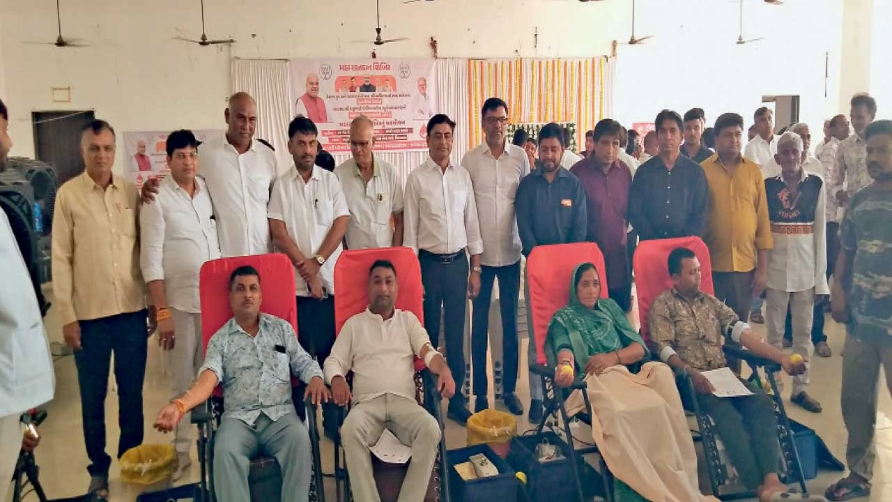 Ahmedabad : વિરમગામ ટાઉન હોલમાં રક્તદાન શિબિર યોજાઈ