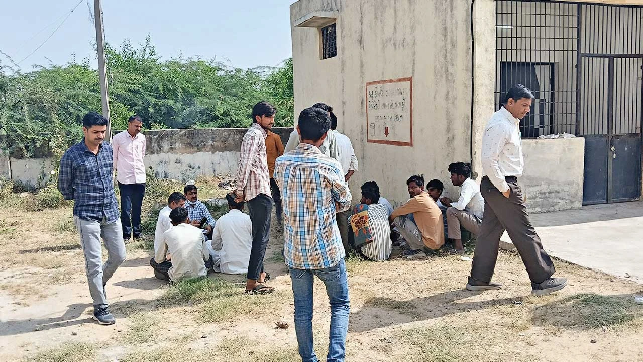Tharad : બહેનનાં પ્રેમીનો કાંટો કાઢવા ભાઈએ યુવકને દારૂમાં નશાની ગોળી ભેળવી ગળેટૂંપો આપી પતાવી દીધો