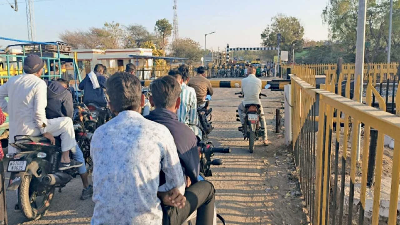 deesa : સોયલા ફાટક પર બ્રિજ બનાવવાની માંગ સાથે 24 ઓક્ટોબરે પદયાત્રાનું આયોજન