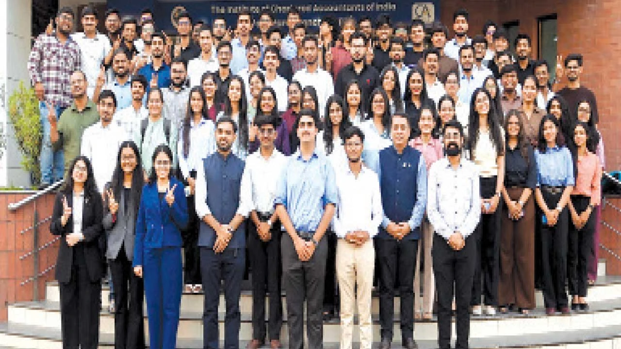 Vadodara: CA ઇન્ટરમીડિયેટમાં વડોદરાના વિદ્યાર્થીઓ ઝળક્યાં : 3નો દેશમાં ટોપ-50મા રેન્ક આવ્યો