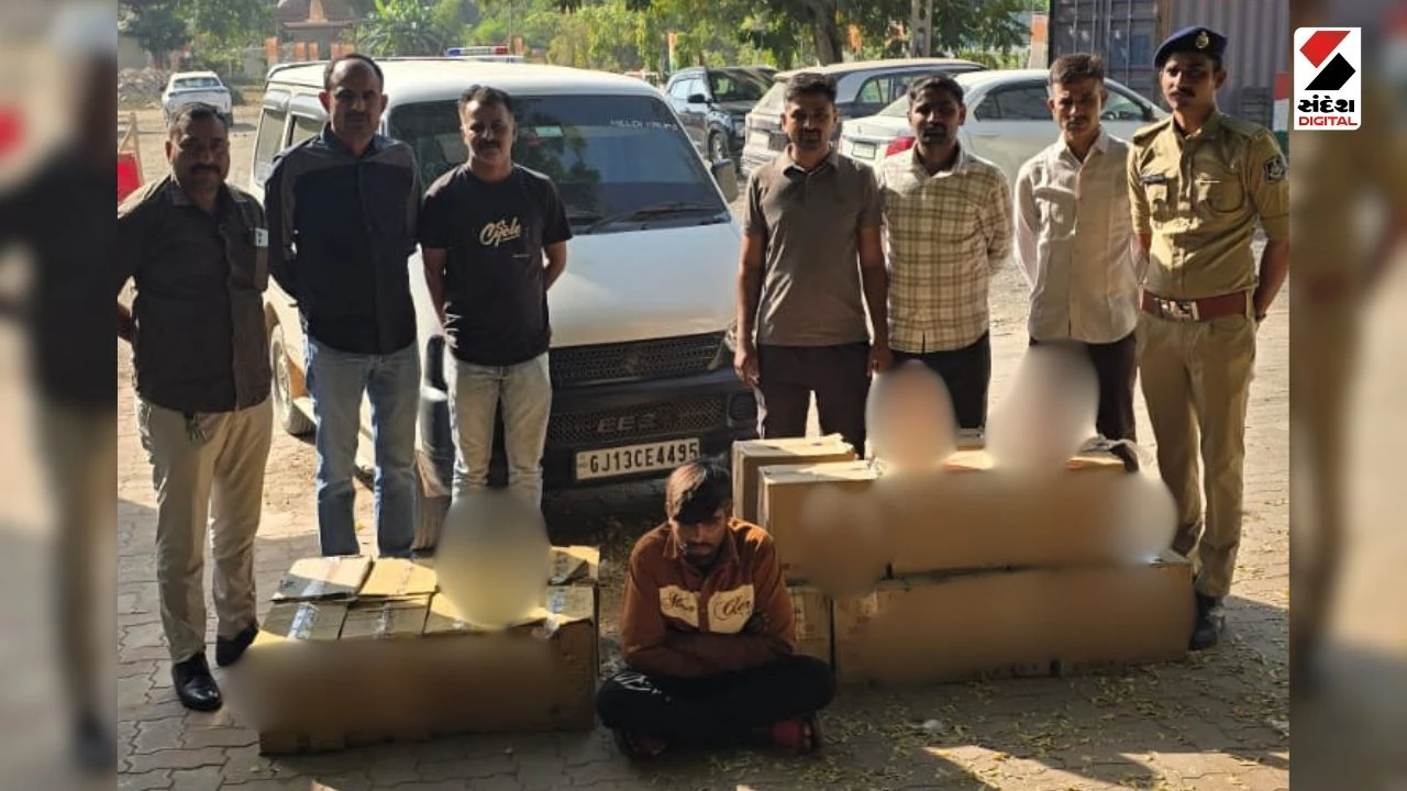 Morbi News: Liquor Seizure: Eco Car Caught with Foreign Liquor Worth 1.94 Lakh