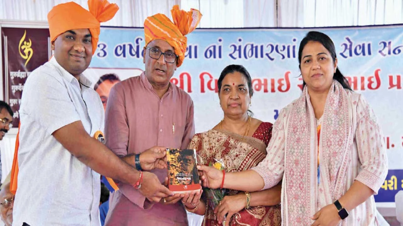 Mahesana : પાંચોટ પ્રાથમિક કન્યા શાળાના મુખ્ય શિક્ષકનો વિદાય સમારંભ યોજાયો