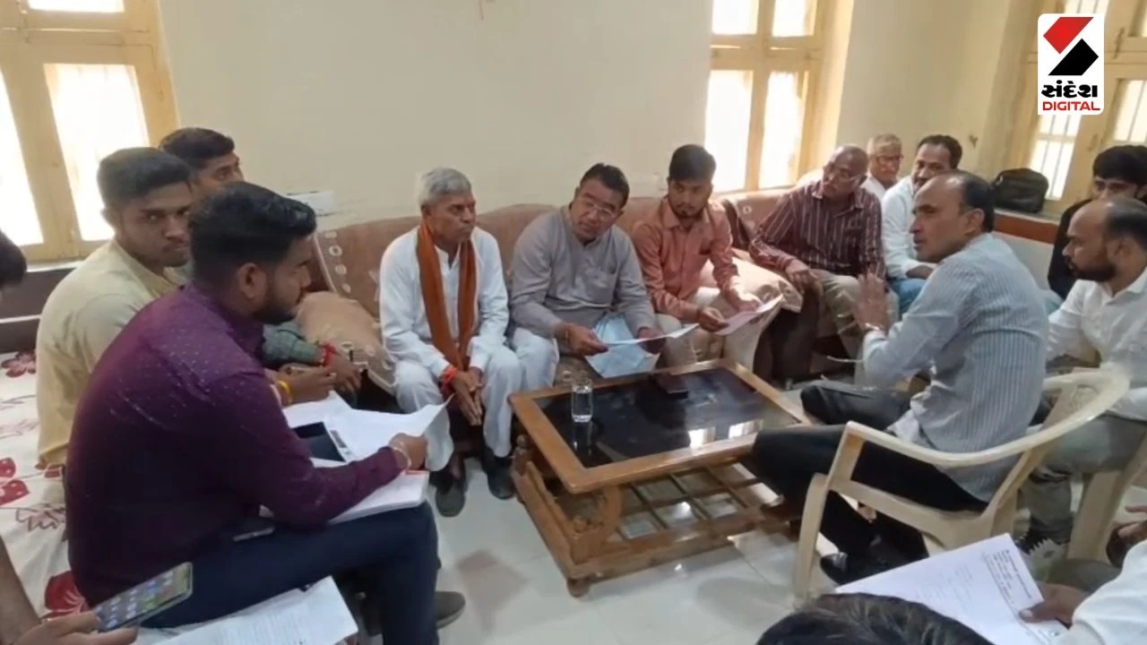 Surendranagar News Farmers of 33 Villages in Lakhtar Submit Representation to MLA PK Parmar on Narmada Issues (1)