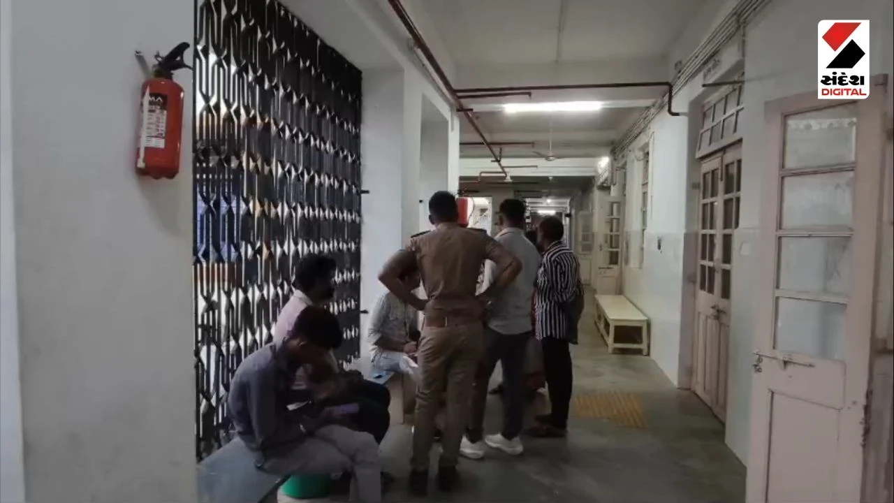 Amreli News: Lightning Strike in Khambha, Elderly Woman Dies During Unseasonal Rain