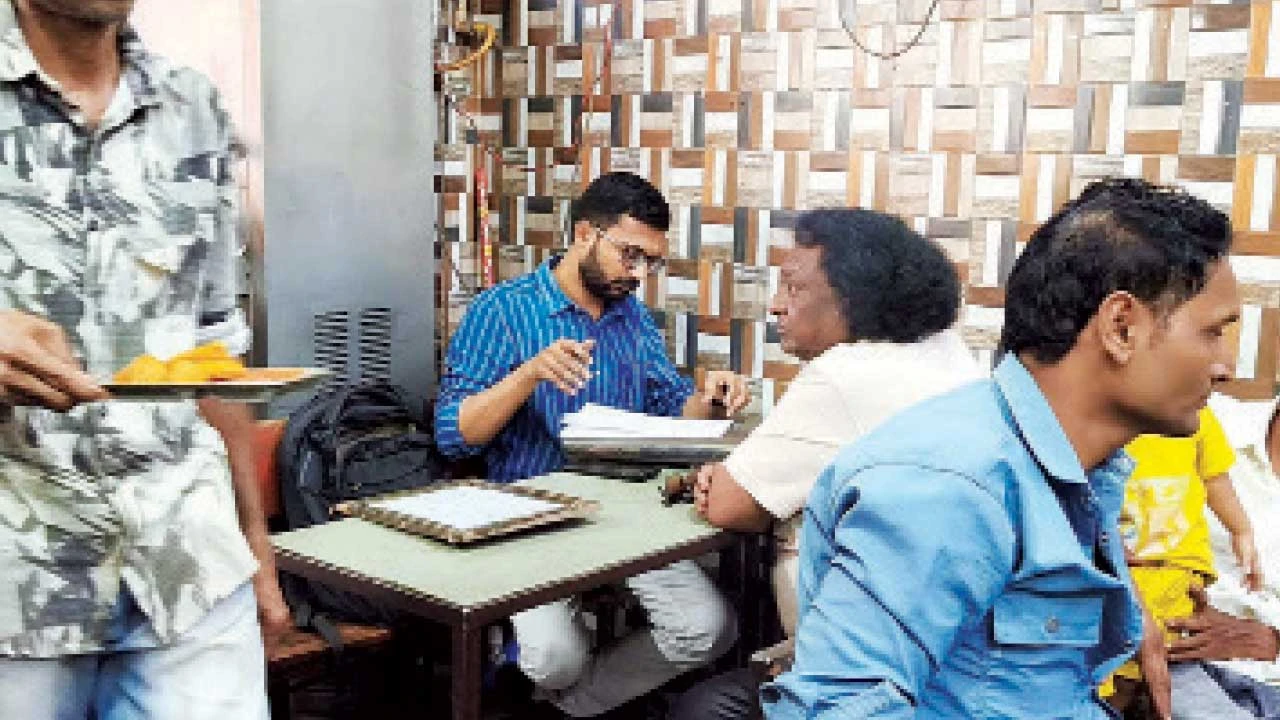 Vadodara ; કરજણ નગરમાં ફૂડ એન્ડ ડ્રગ્સ વિભાગની માત્ર બે દુકાનમાં તપાસ